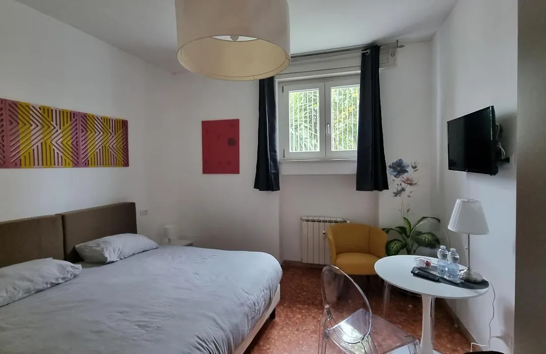 Bam Bam Tiburtina Guesthouse-1